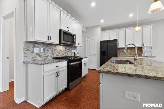 Photo - 2851 Fairgrove Cres