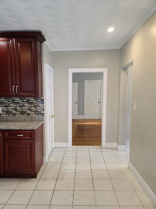 Photo - 194 Howard St Unit #2