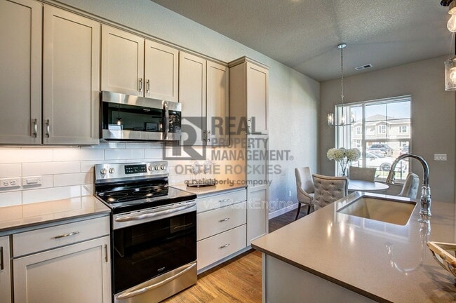 Photo - 831 Mangold Ln