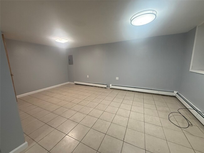 Photo - 337 1/2 Riverside Dr Unit E