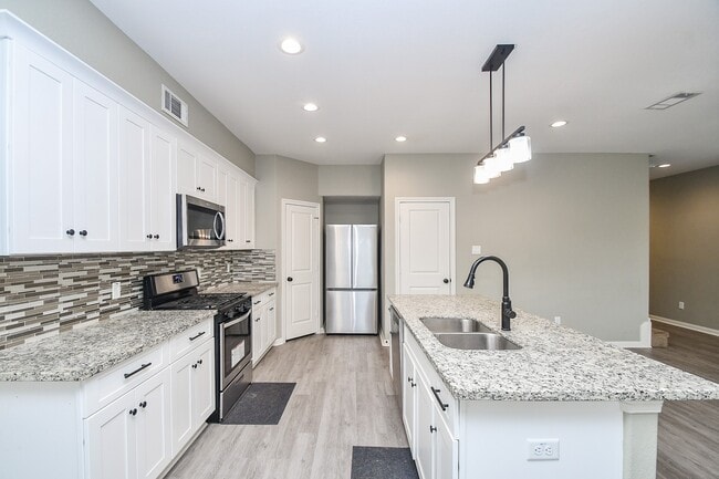 Photo - 8215 Bonaire St