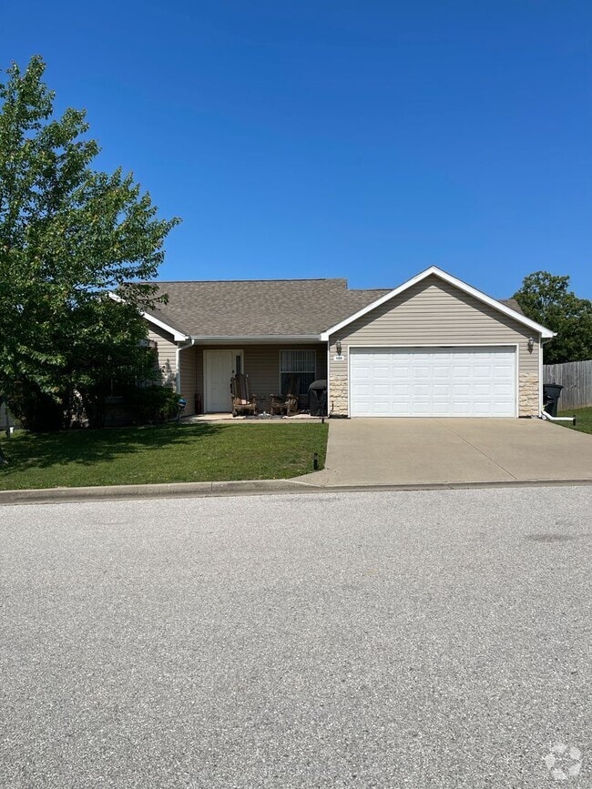 Building Photo - Available 8/22/2025 Rental
