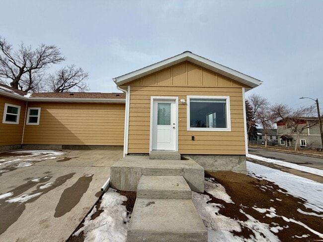 Building Photo - 1380 Cleveland St Unit B