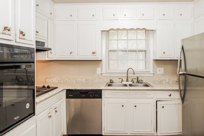 Photo - 3463 Darlene Cir NW