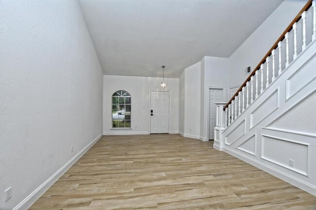 Photo - 17607 Klamath Falls Dr