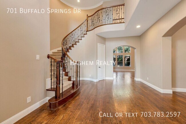 Photo - 701 Buffalo Springs Dr