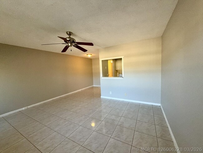 Photo - 166 Sussex I