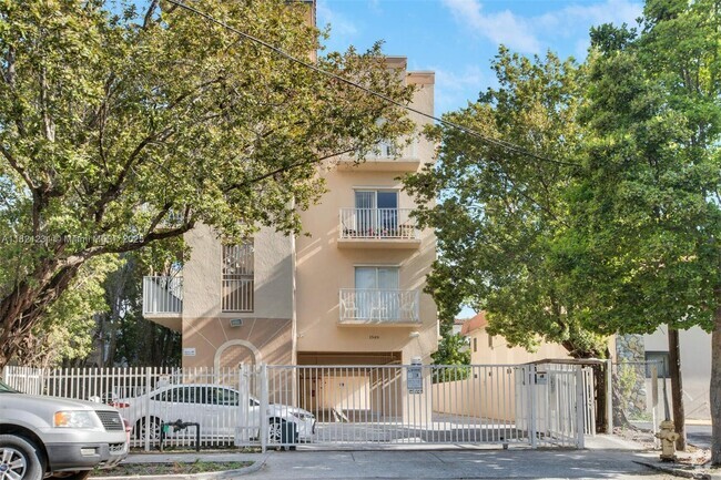 Building Photo - 1349 SW 3rd St Unit 4 Rental