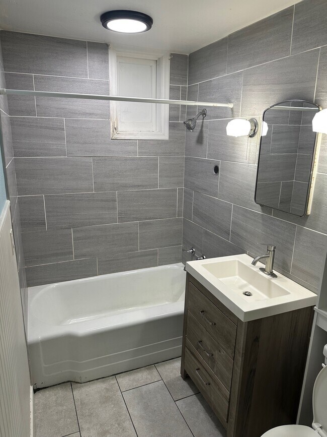 Photo - 206 E Broadway St Unidad .#4