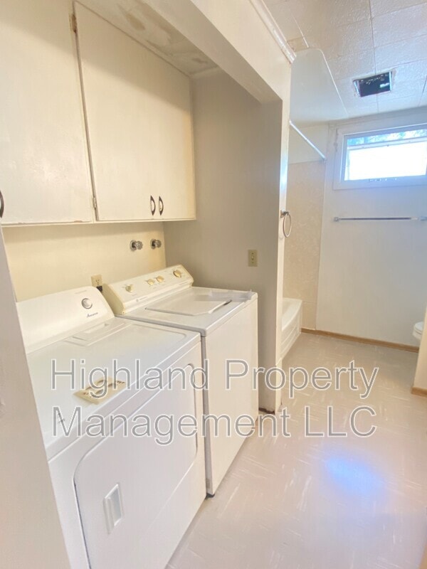 Photo - 1933 NE Valley Rd