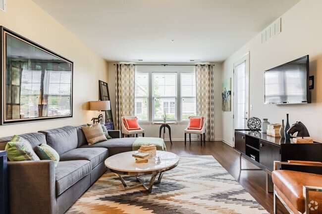 2BR, 2BA - Living