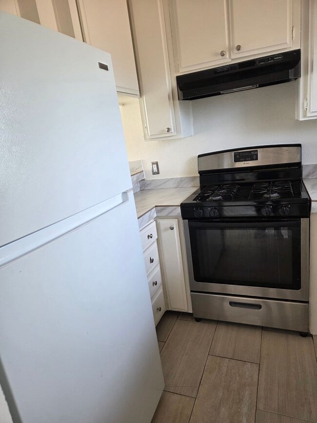 Photo - 16046 Wyandotte St Unit 6