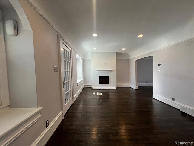 Photo - 115 E Lincoln St