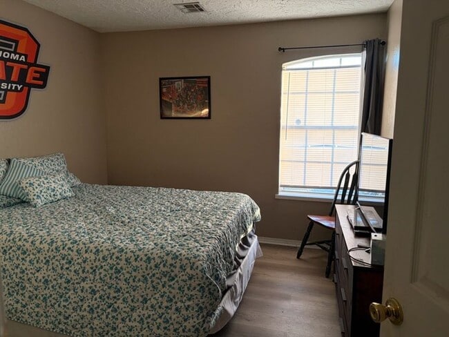 Photo - 2202 N Benjamin St