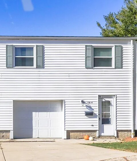 Beautiful Townhouse with Garage Available Now! - Beautiful Townhouse with Garage Available Now!