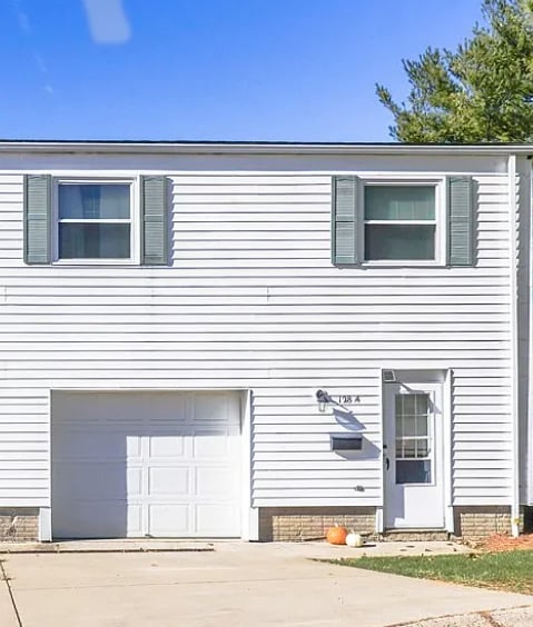 Building Photo - Beautiful Townhouse with Garage Available Now!