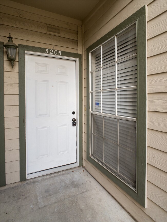 Building Photo - 6500 Harbor Town Dr Unit 3205