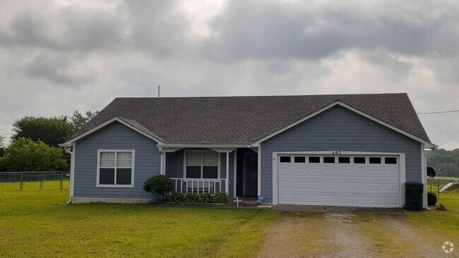 Building Photo - Peaceful 3-Bed, 2-Bath Home on 1.18 Acres ...