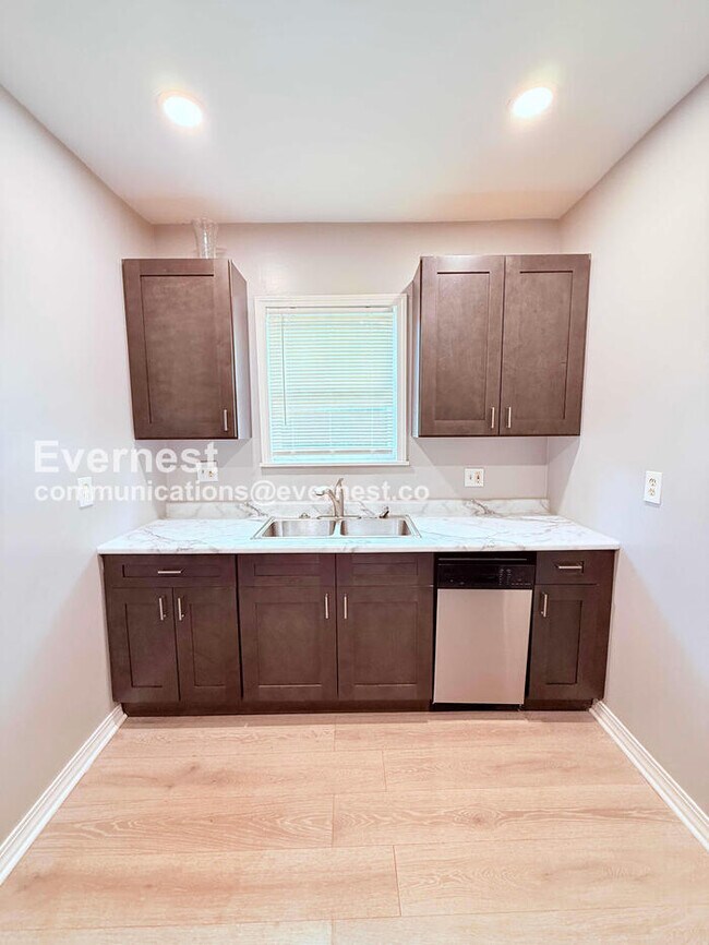 Photo - 3 Bed, 1 Bath Home with Fenced Yard / Vouchers Accepted / Available Now!
