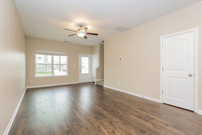 Photo - Beautiful 2 Bedroom Townhome with Great Lo...