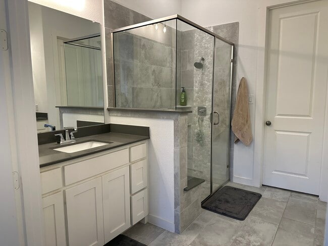 Master Bath - 1014 Marian Dr