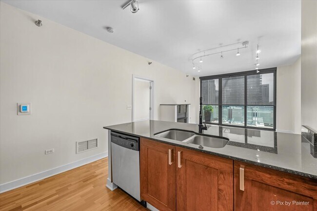 Photo - 744 N Clark St Unit 1004