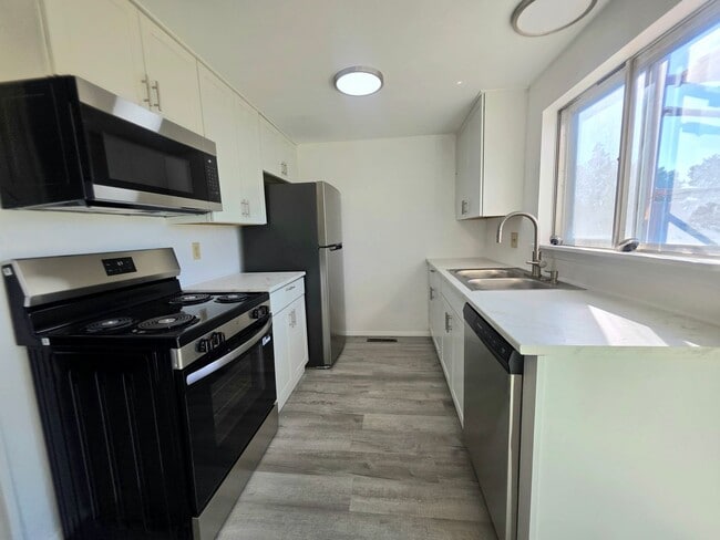 Building Photo - 3279 Lunar Dr