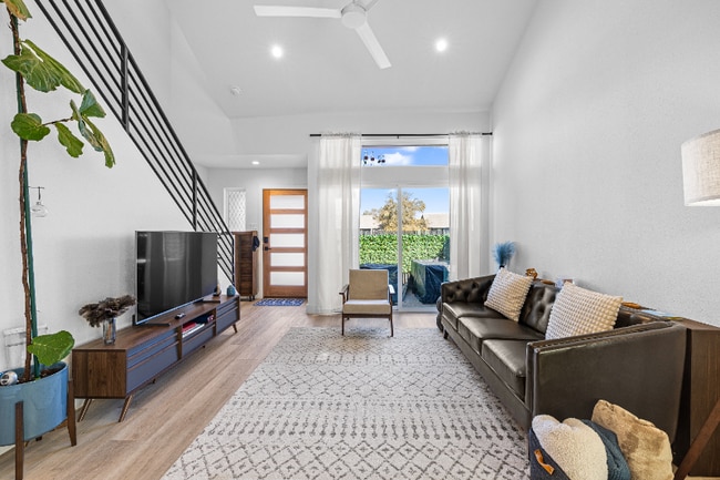 Photo - 1903 Albury Cove