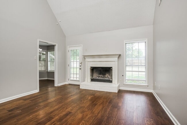 Photo - 5996 Southbend Ln