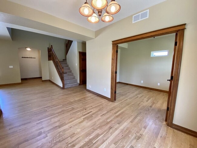 Photo - Spacious 4 bed 3.5 Bath in Maple Hill!