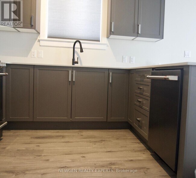 Photo - 189 Dr Richard James Cres