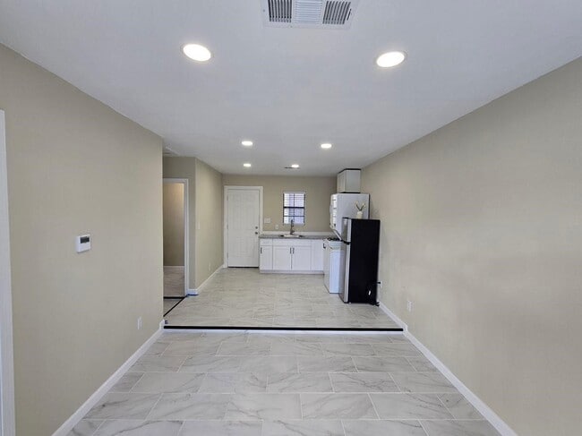 Building Photo - 8703 Berndale St