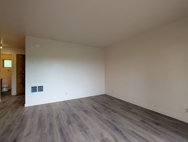 Photo - 2-Bedroom, 1-Bath Duplex In The Friendly Street Area In Eugene!