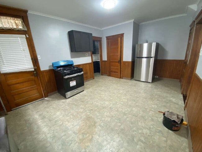 Building Photo - 590 N Franklin St