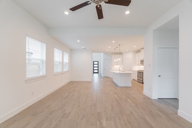 Building Photo - 10516 Wild Rice