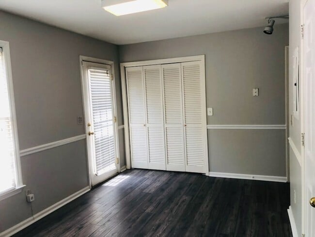 Photo - 906 Hammack Dr