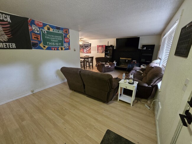 Photo - 1441 SE Shelton Ln