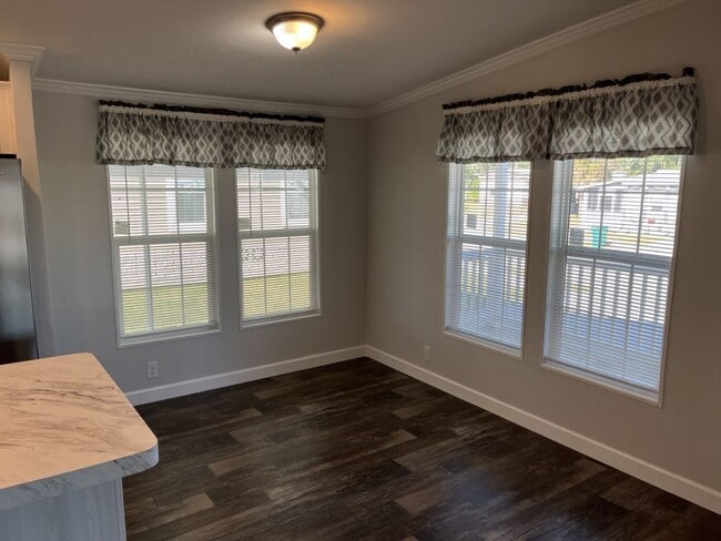 Photo - 349 Talbot St