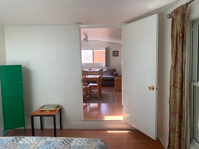 Photo - 667 Aileen St