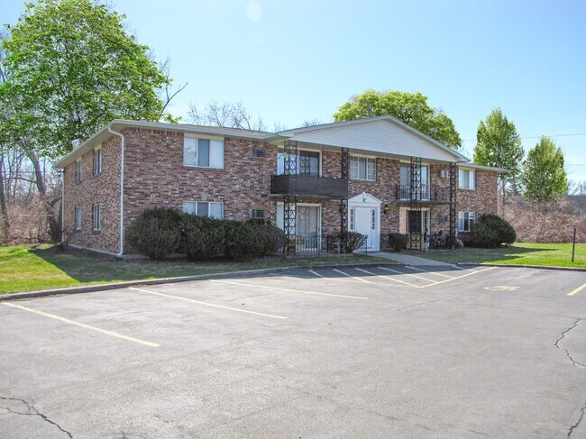 Photo - Colonial Court Apartments