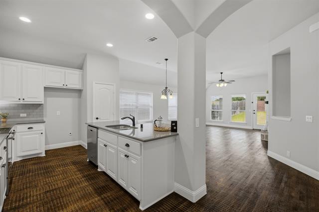 2115 Victoria Ln