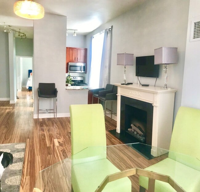 Photo - Capitol Hill 1B/ 1B with a View of The Har...