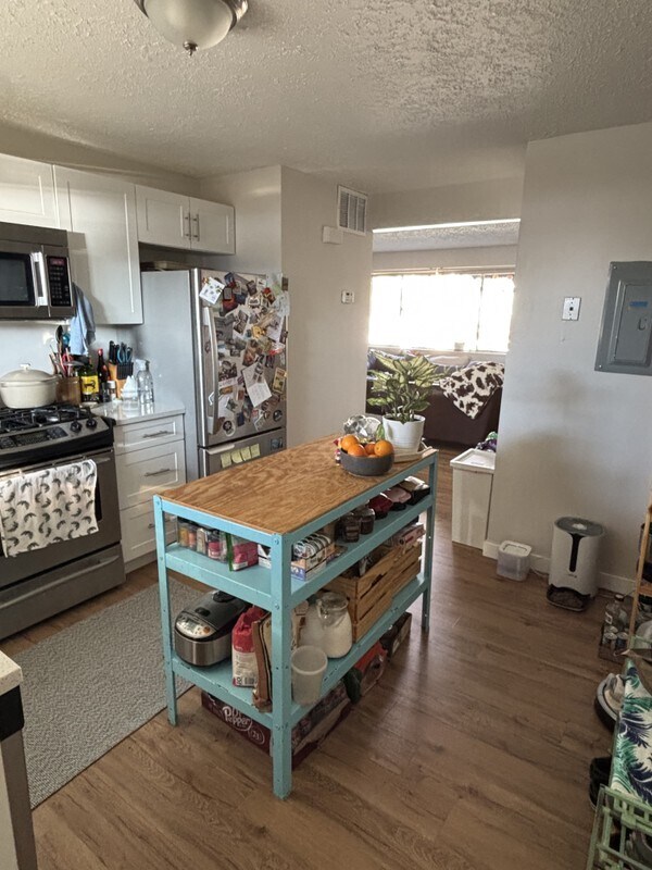 Photo - 2145 E Oakridge Dr Unit Apt C