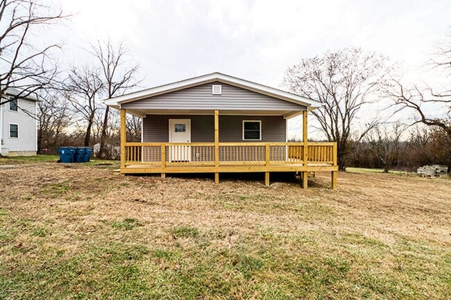 Building Photo - 3 bedroom, 2 bathroom home available in La Grange; Oldham County School District!