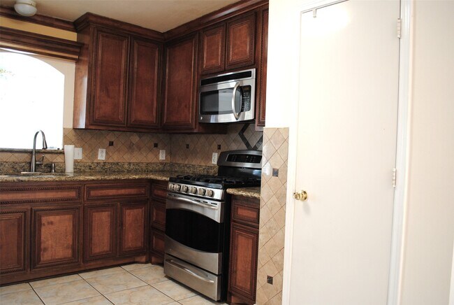 Photo - 3910 Starbridge Pointe Ln