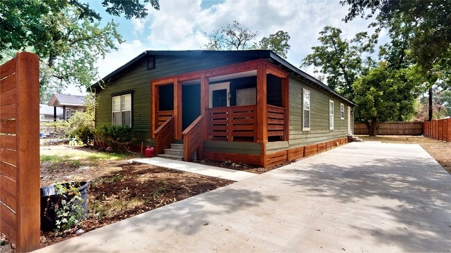 Photo - 2437 Druid St