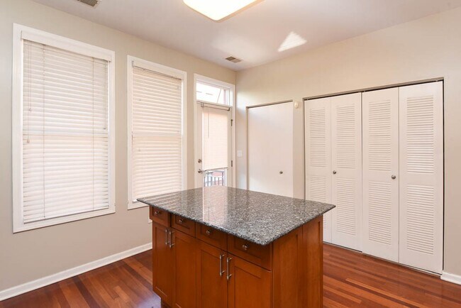 Photo - 1020 N Crosby St Unit J08P