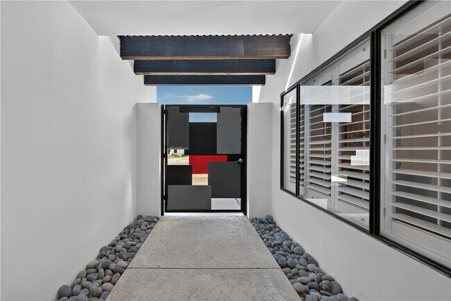 75407 Montecito Dr