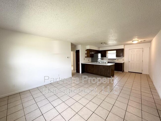 Photo - 101 Pine Ave