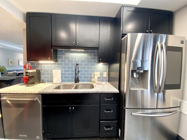 Photo - 712 N West St Unit 2